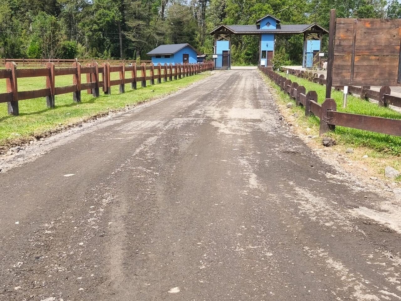 Camino con cierre perimetral
