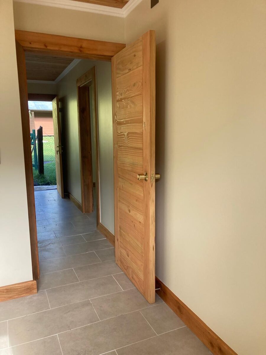 Dormitorio con ventanal